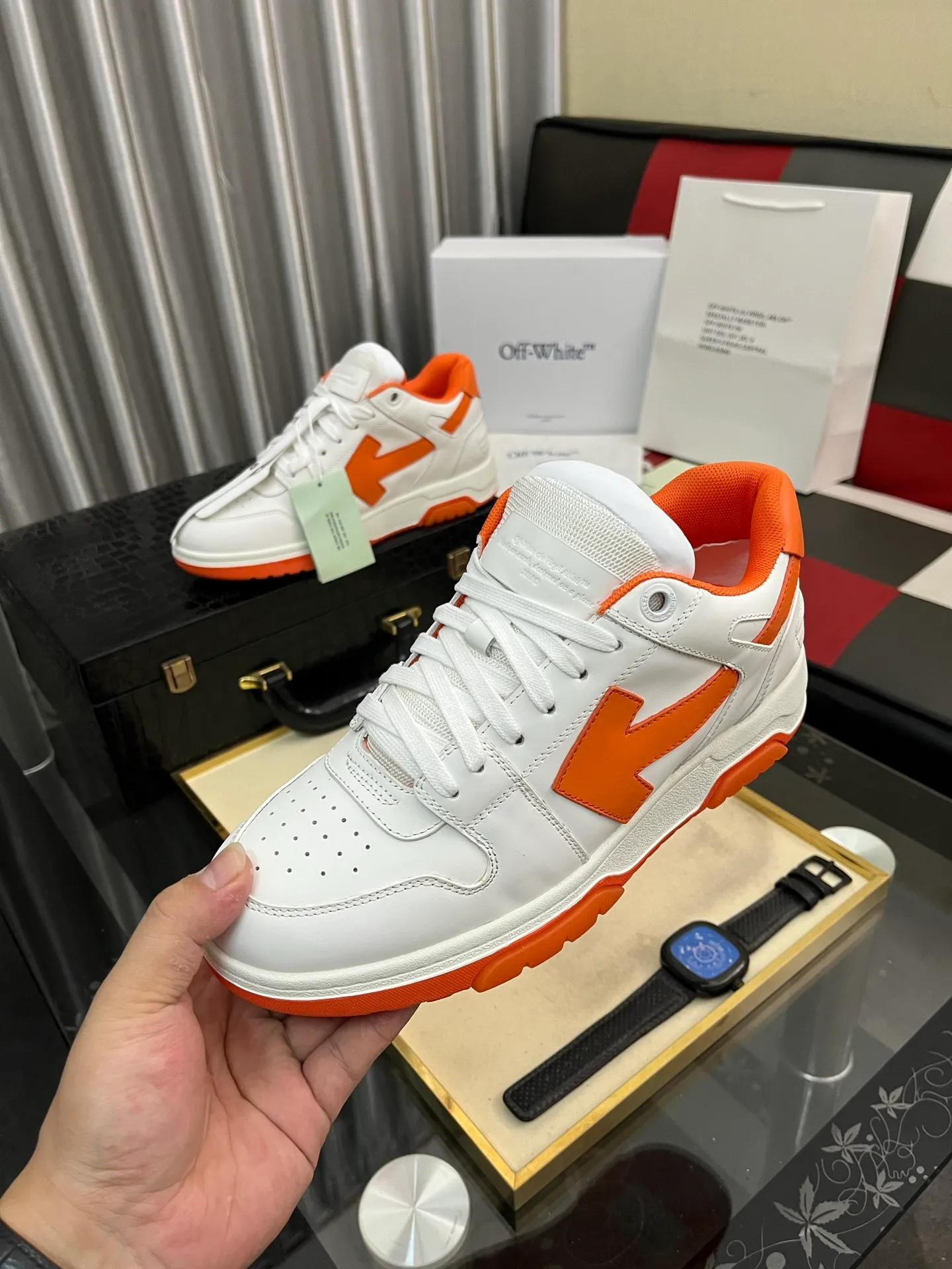 Men's shoes 💰600⌚️⌚️ OFF-White C/O VirGil Abloh fashionable and versatile casual shoes. Exclusive first release of the new model. Made of environmentally friendly cowhide leather and mesh fabric upper material. The insole is embedded with foam cushioning EVA material. The correct midsole is equipped with EVA lightweight cushioning. External tooth nail rubber outsole. The correct accessories can be customized simultaneously. Women's model: 35-40 Men's model: 39-45